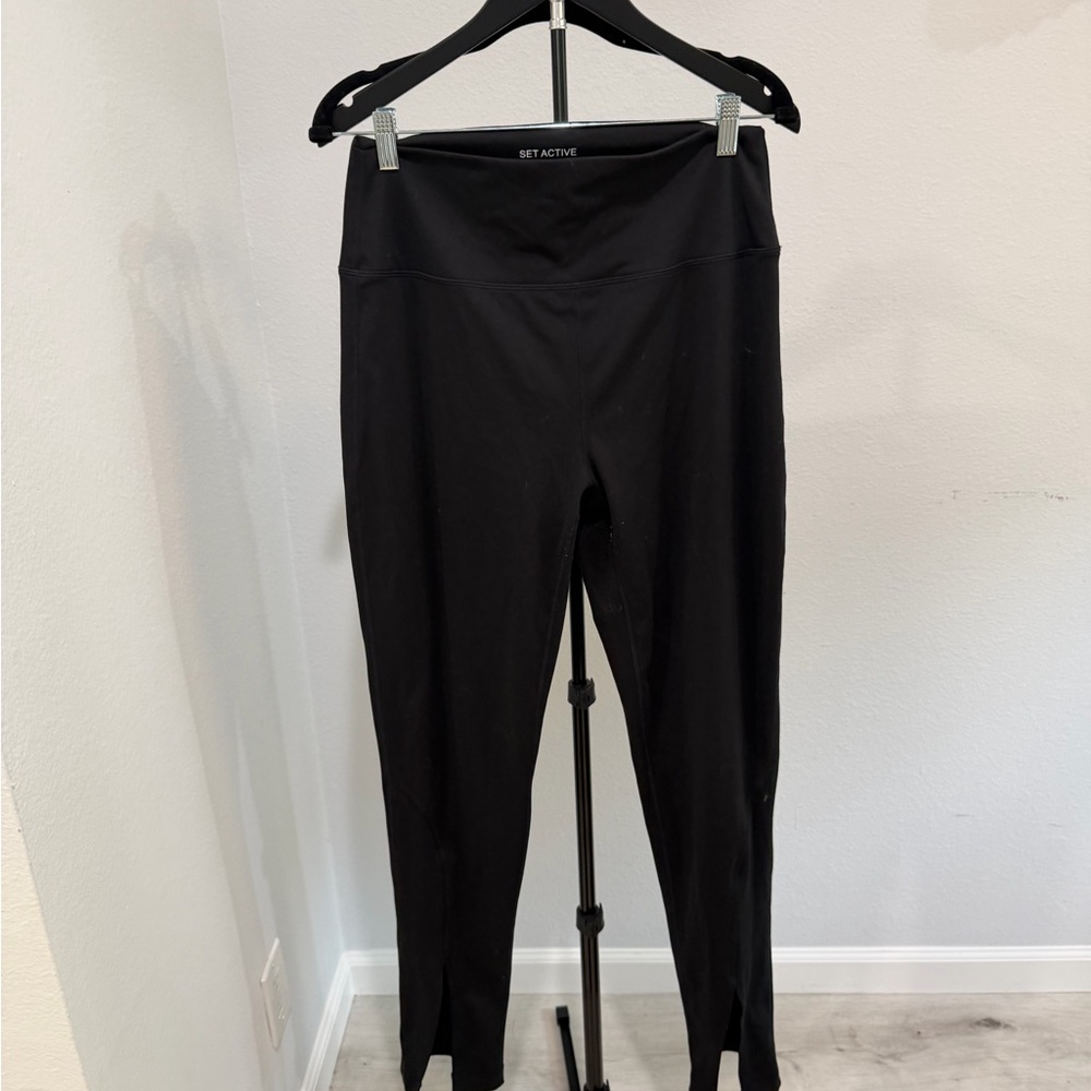 SET Active Black High-Rise Leggings with Stirrup Hem